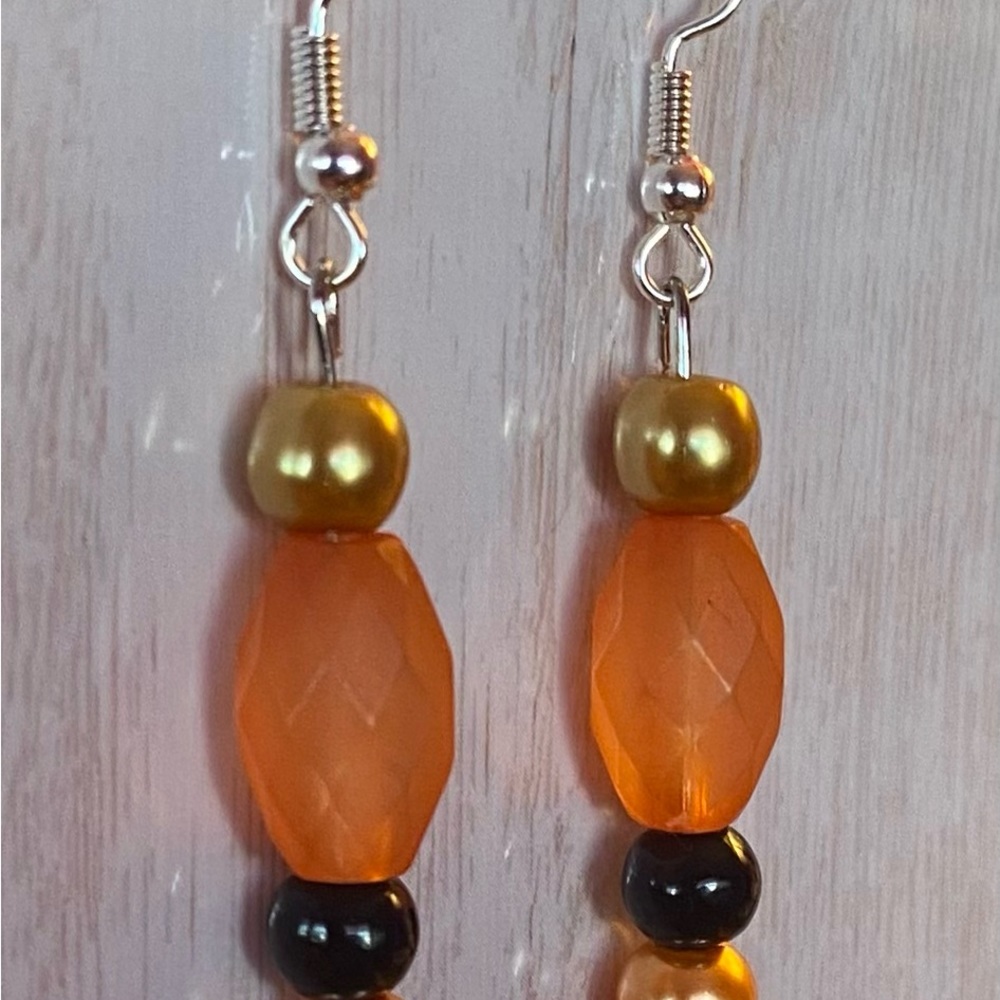 Orange earring - Picture 4 of 7